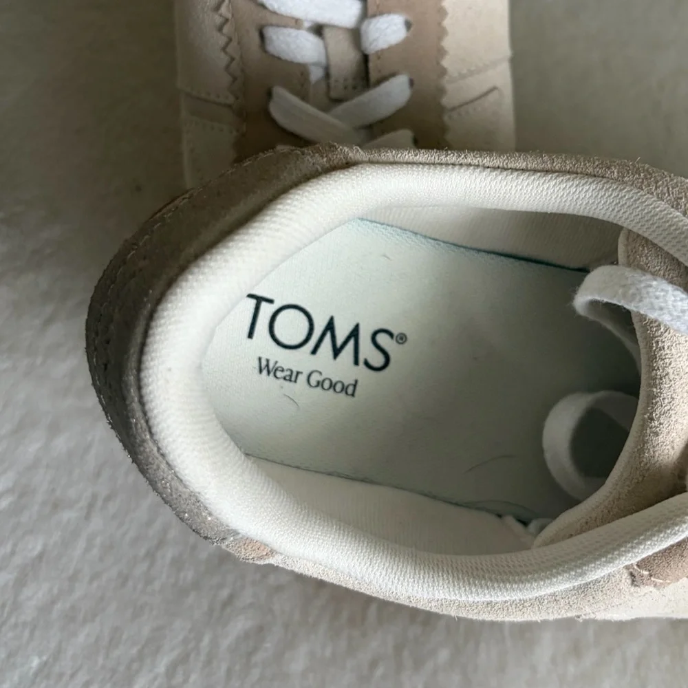 Toms  Beige Suede/Leather Upper Rubber Outsole Women’s‎ Sneakers Sz 10